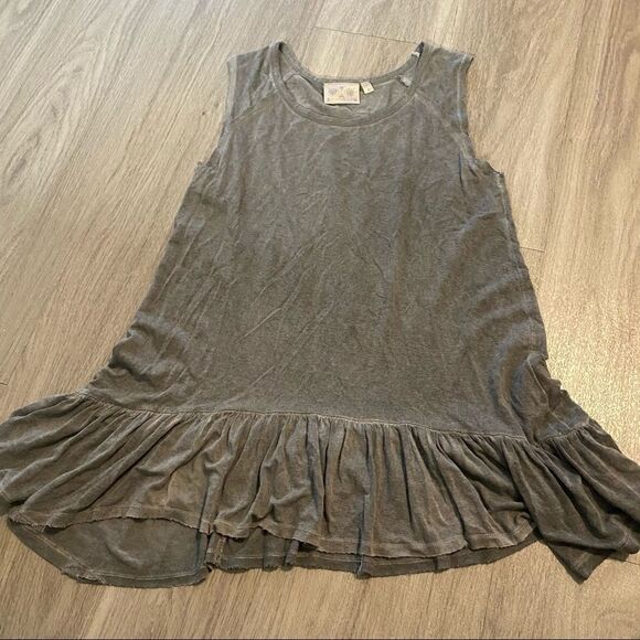 Dantelle, grey ruffled sleeveless tunic si… - Picture 1 of 6